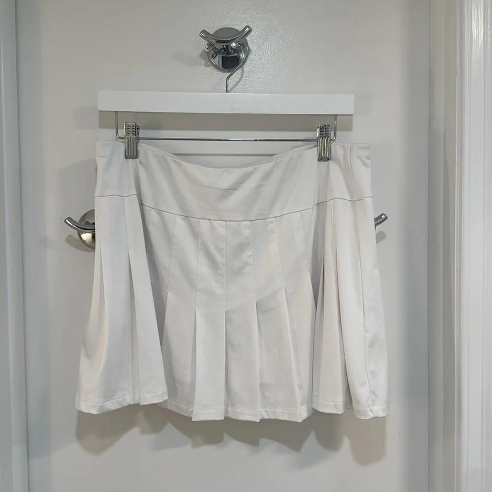 Large Tail white tennis skirt - Picture 2 of 6